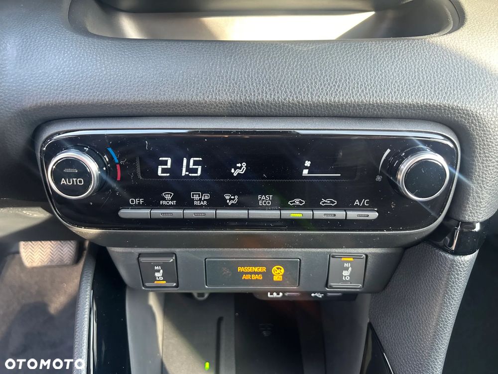 Toyota Yaris Hybrid 1.5 Style - 29