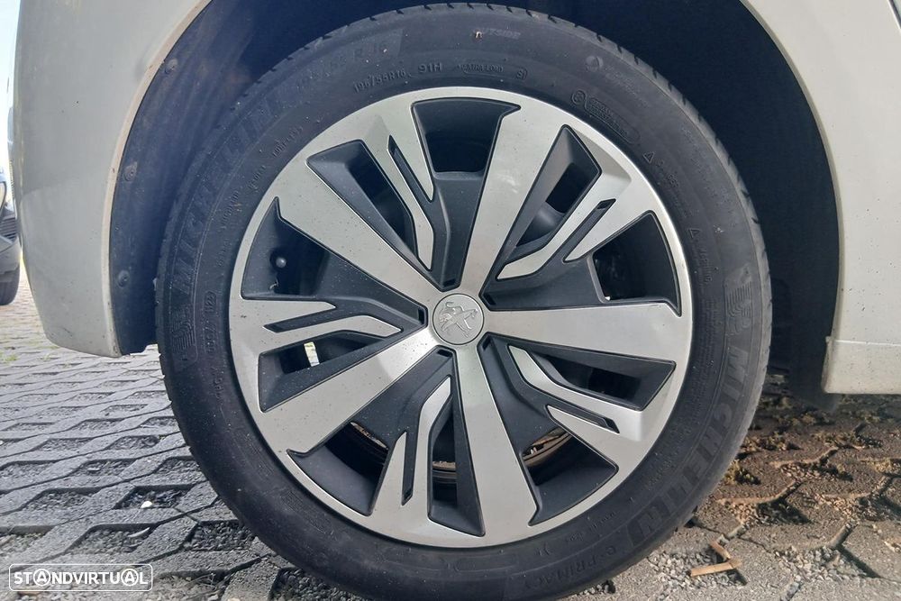 Peugeot 208 1.2 PureTech Active - 4