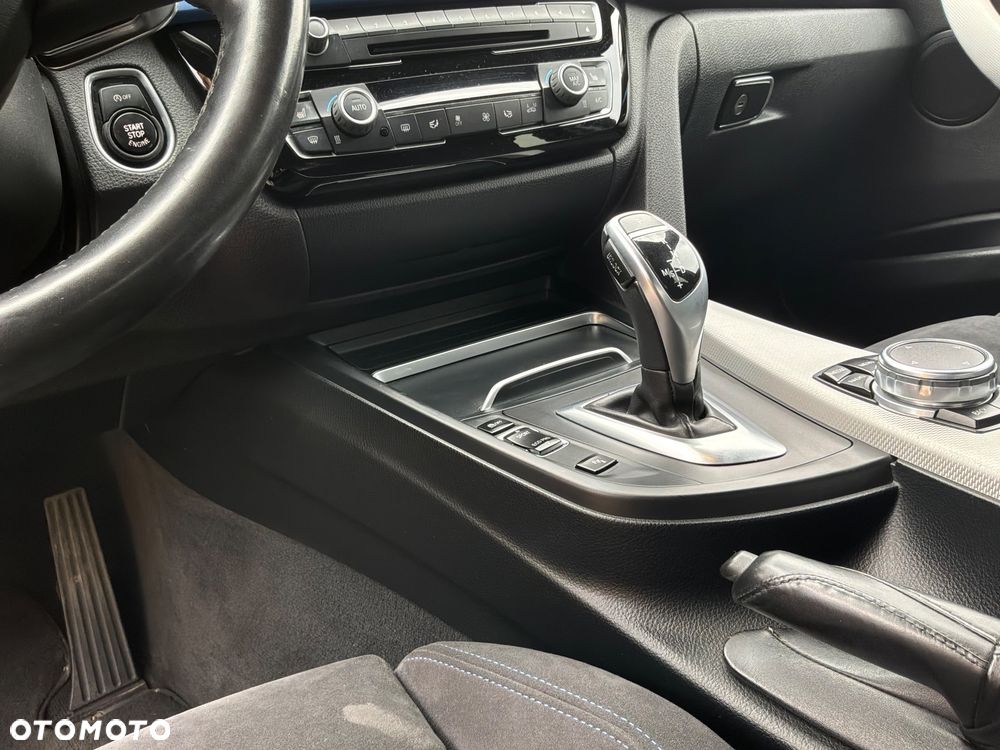 BMW Seria 3 320i M Sport - 28