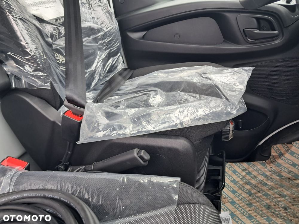 Iveco Daily 35S18 izoterma 8 EP z spojlerem i agregatem - 12