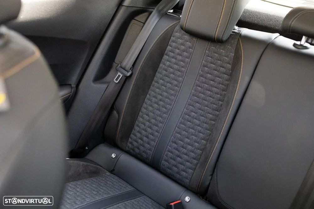 Peugeot e-2008 Allure - 19