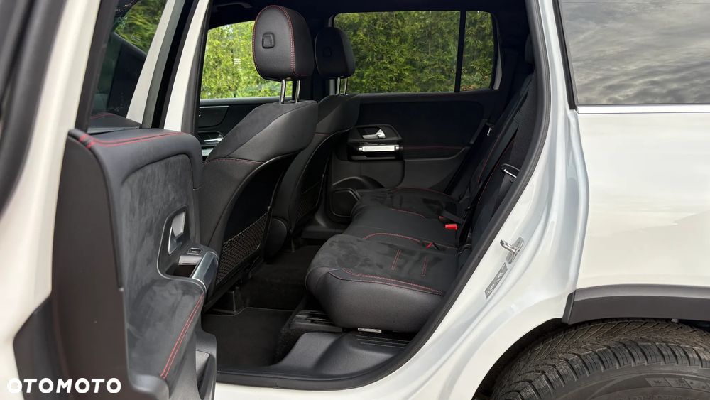 Mercedes-Benz GLB 200 4-Matic AMG Line 8G-DCT - 35