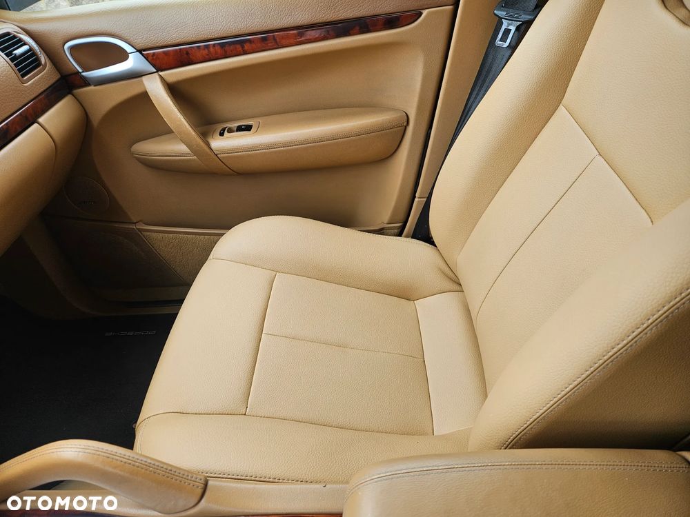 Porsche Cayenne - 9