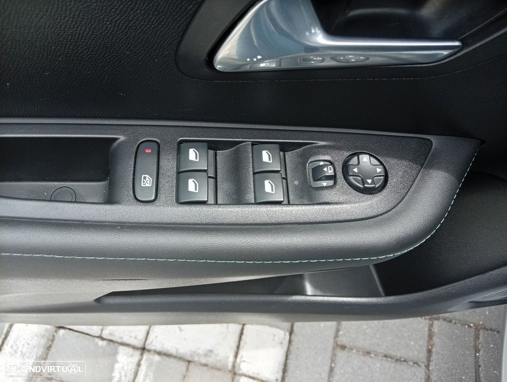 Peugeot e-208 50 kWh Allure - 12