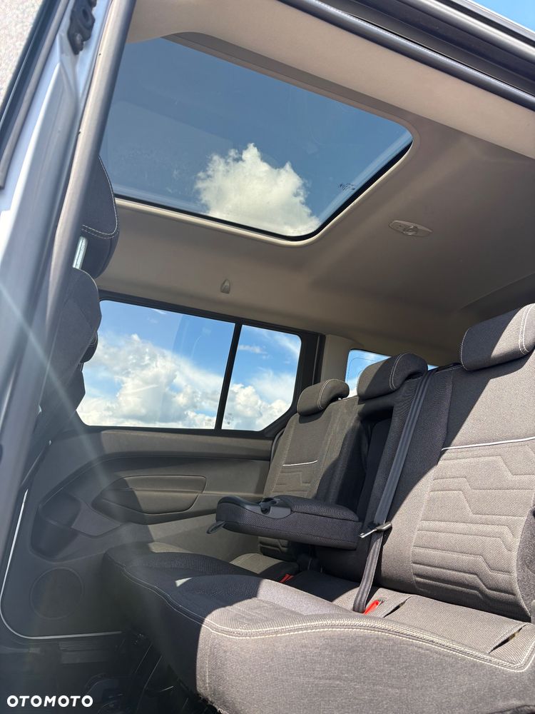 Ford Tourneo Connect 1.5 TDCi Titanium - 6