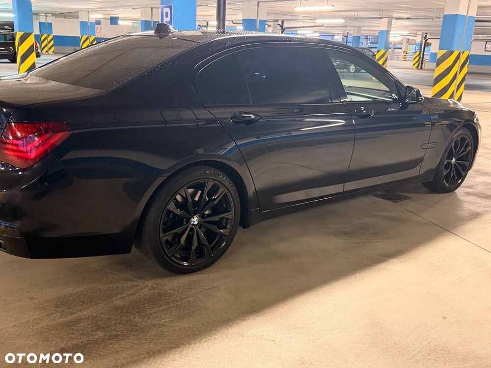 2013 BMW Seria 7, photograph 4