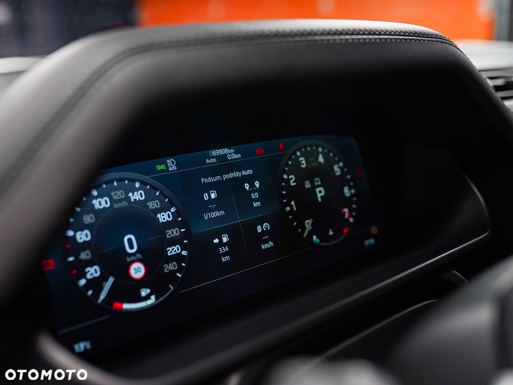 Land Rover Defender 5.0 P525 V8 - 33