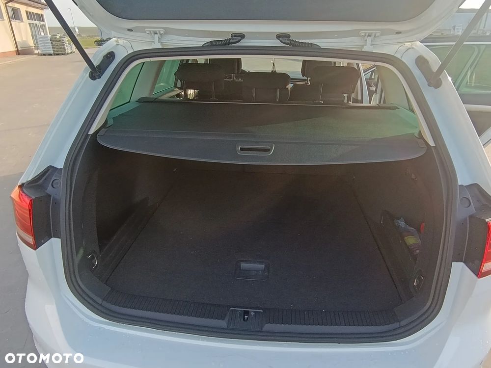 Volkswagen Passat - 11