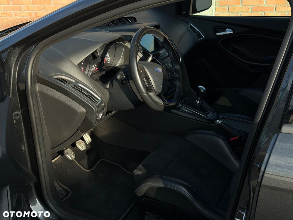 Ford Focus 2.3 EcoBoost RS - 11