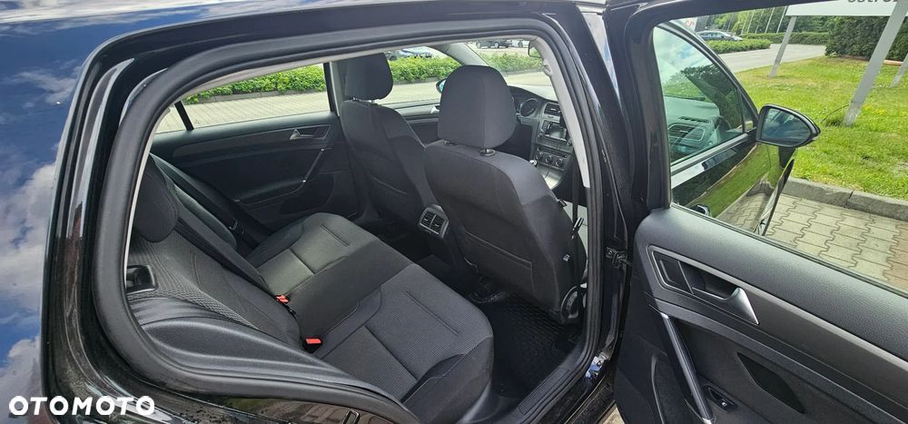 Volkswagen Golf - 10