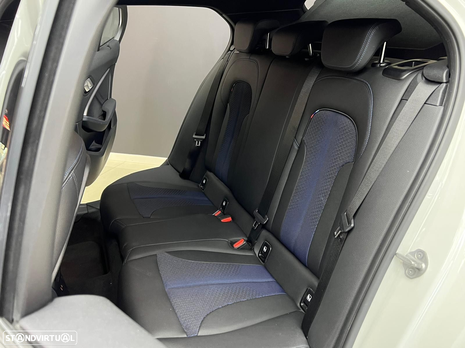 BMW 116 d Pack Desportivo M - 26