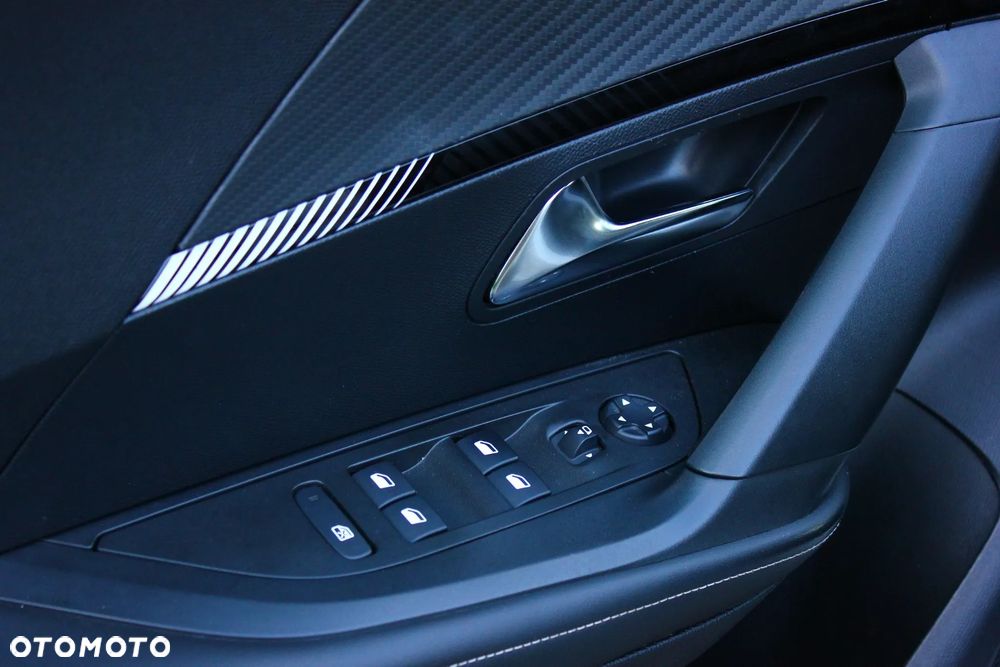 Peugeot 2008 1.5 BlueHDi Allure S&S EAT8 - 32