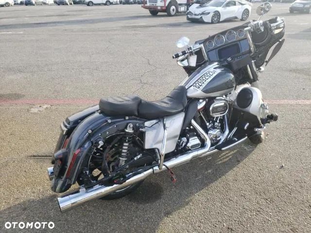 Harley-Davidson Touring Street Glide - 4