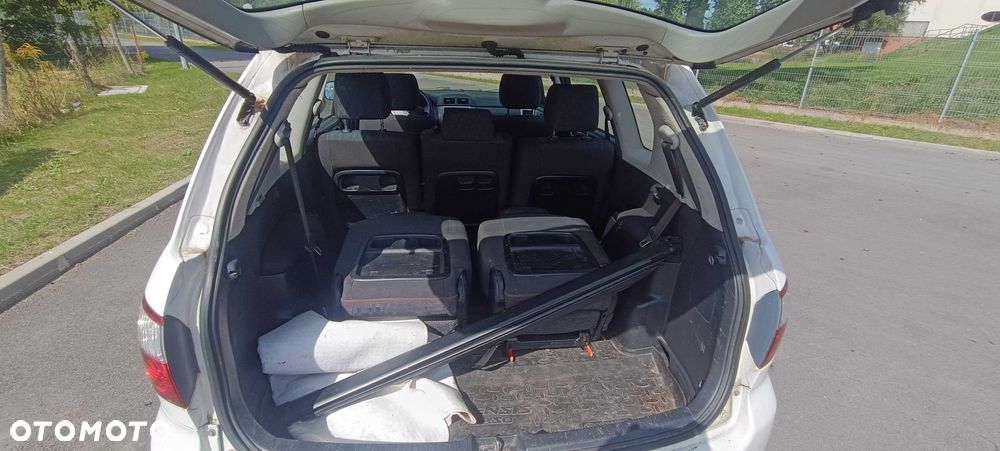 Toyota Avensis Verso - 5