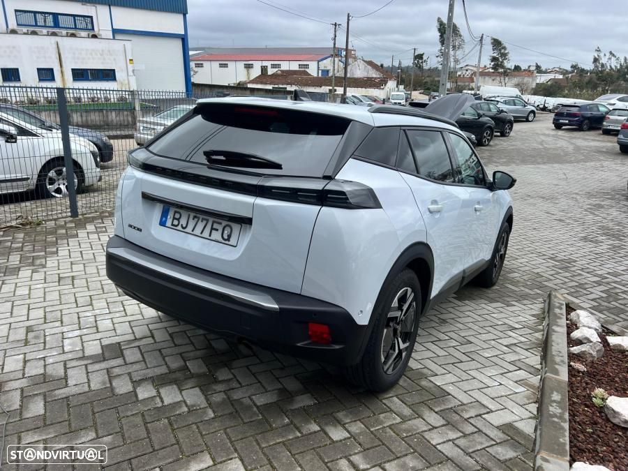 Peugeot 2008 1.2 PureTech Allure - 4