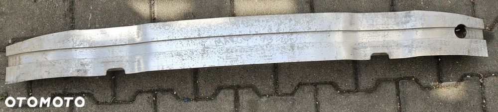 Audi A3 8P belka zderzaka przód przedniego