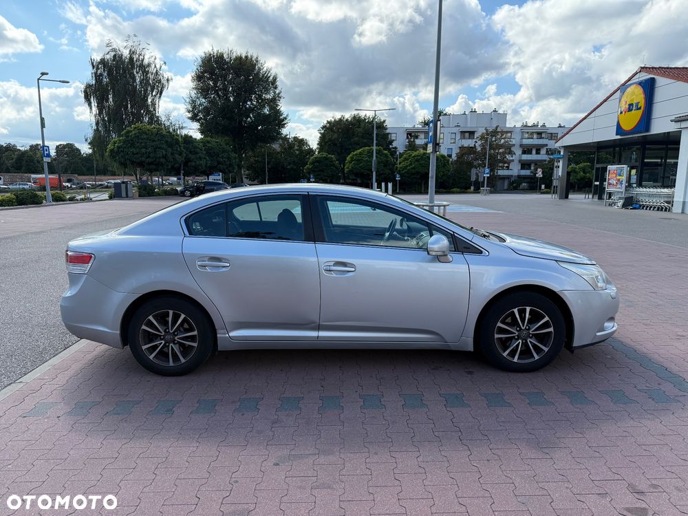 Toyota Avensis 1.6 Luna - 6