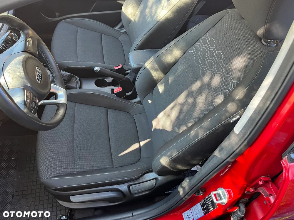 Kia Rio 1.2 L - 12