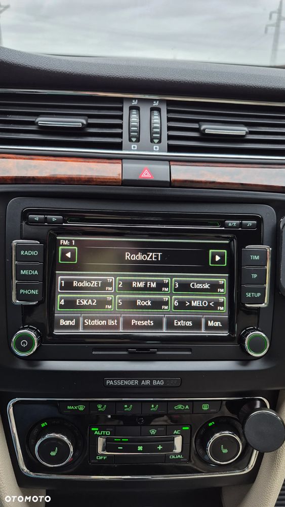 Skoda Superb 2.0 TDI L&K DSG - 19