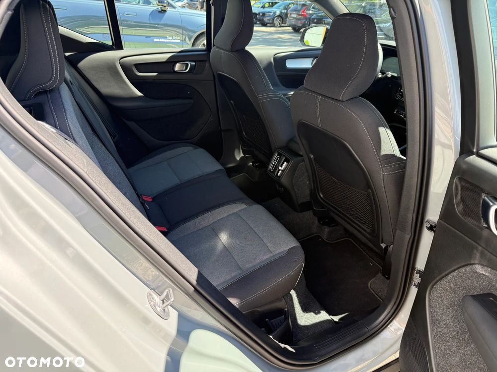 Volvo XC 40 B3 Plus Dark - 14