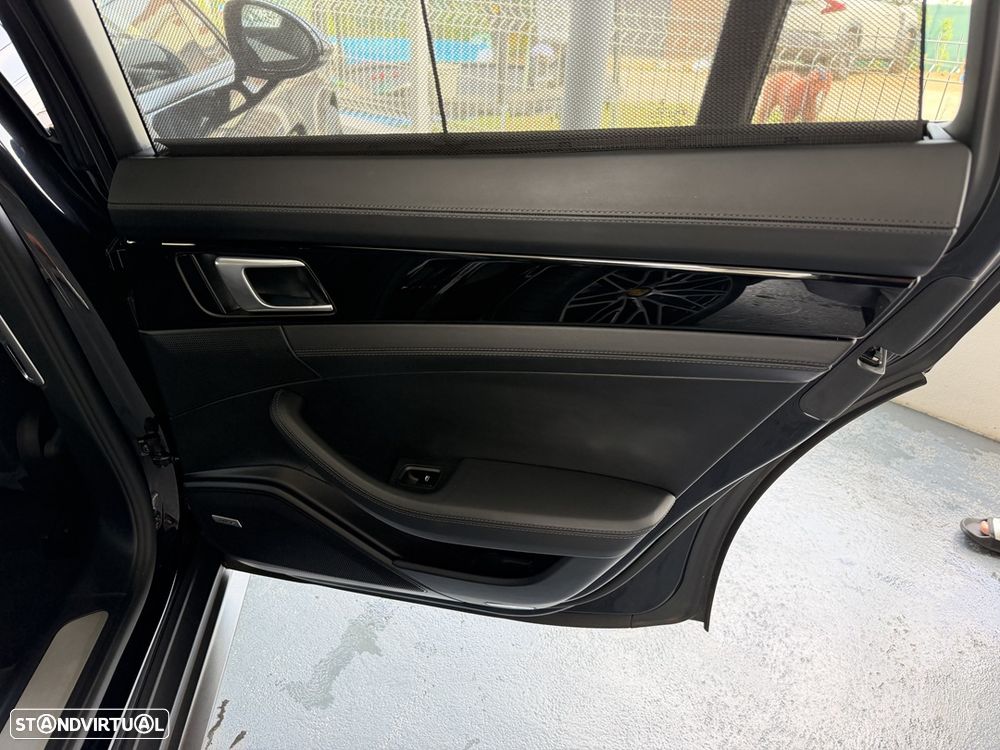 Porsche Panamera 4 E-Hybrid - 29