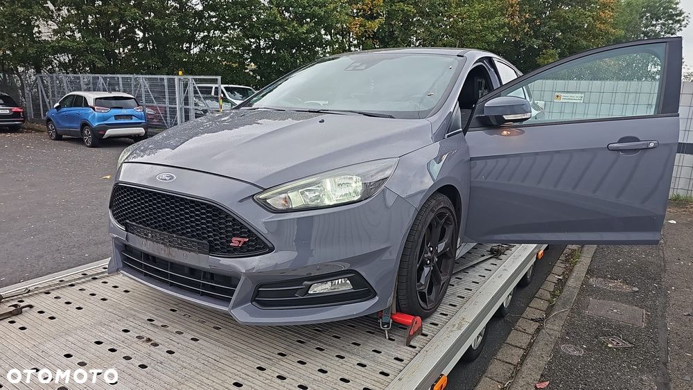 Ford Focus 2.0 EcoBoost ST mit Leder-Sport-Paket - 18