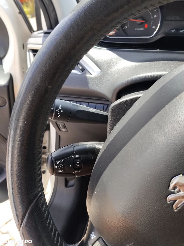 PEUGEOT 208 2015 — imagine 17