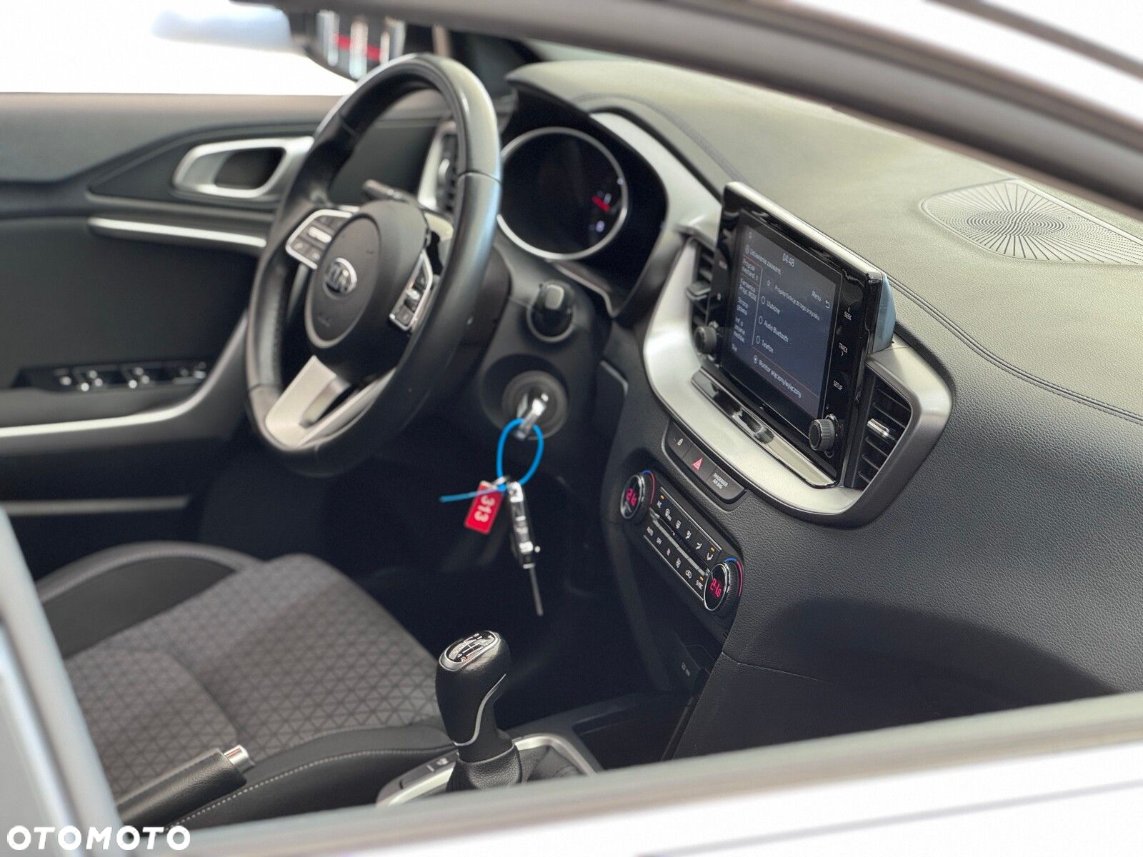 Kia Ceed - 38