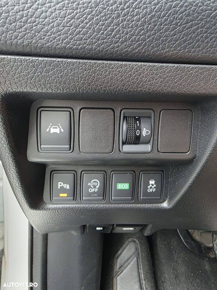 Nissan Qashqai 1.6 DCI Xtronic N-Connecta - 10