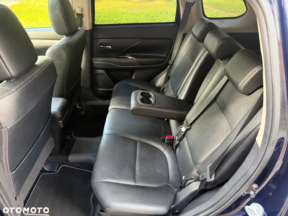Mitsubishi Outlander 2.0 4WD Top - 22