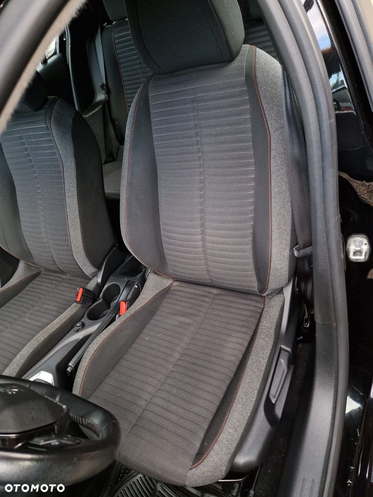 Peugeot 208 - 25