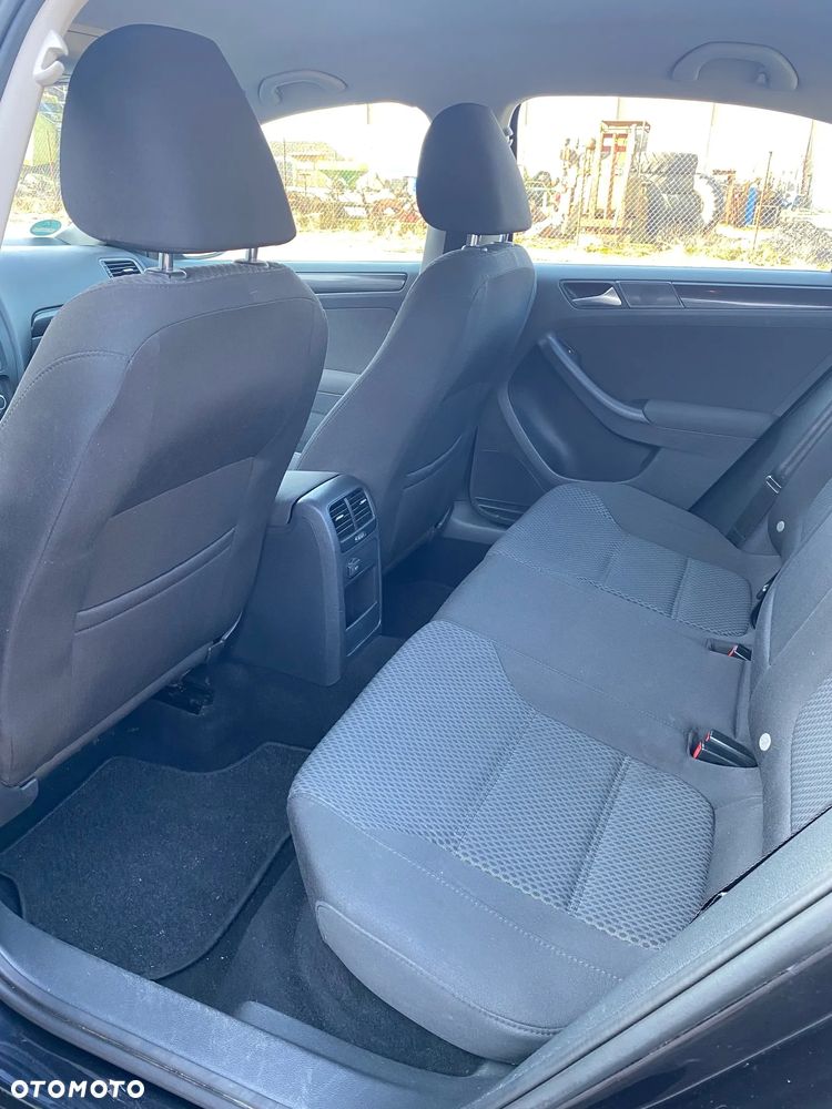 Volkswagen Jetta 1.6 TDI Comfortline - 16