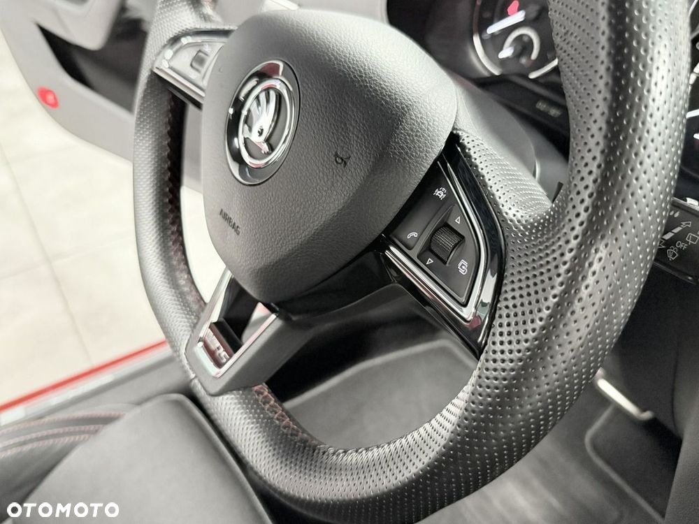 Skoda Octavia 2.0 TDI RS Challenge DSG - 32