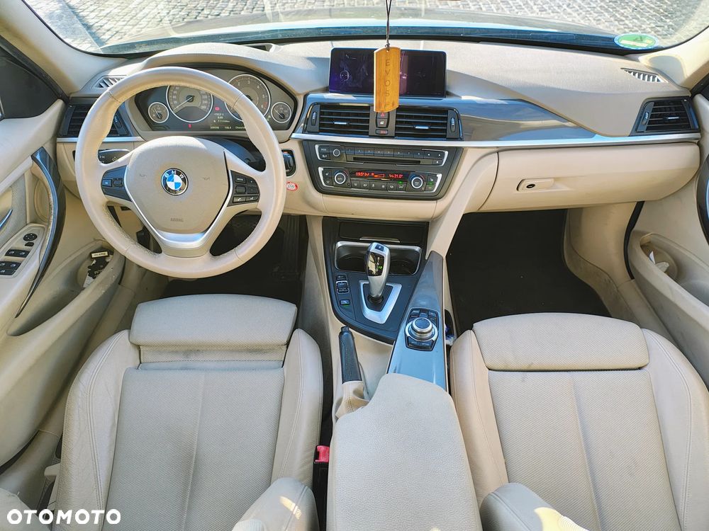 BMW Seria 3 320d Touring Sport-Aut Modern Line - 16