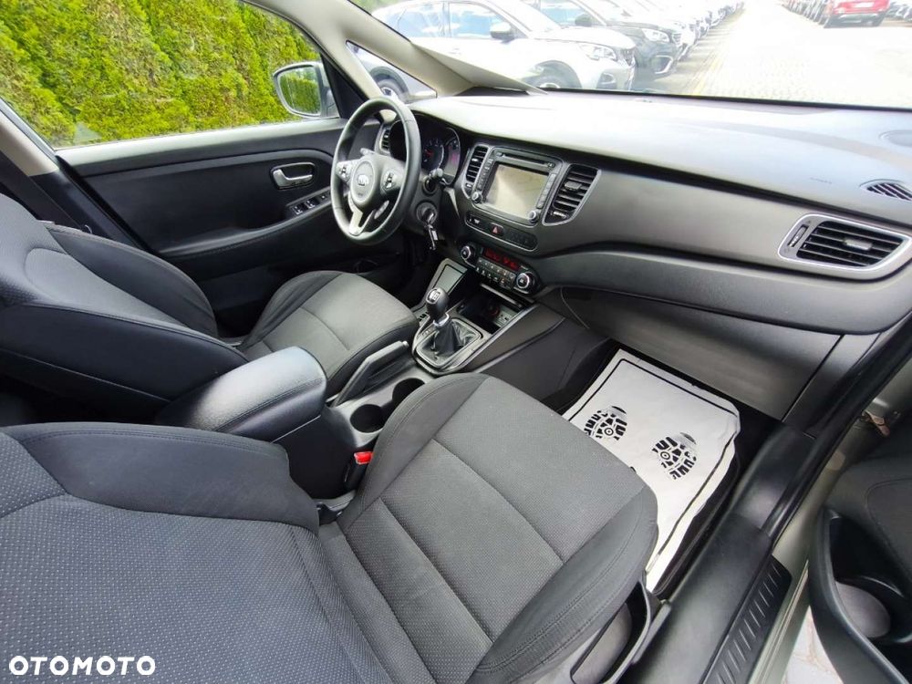Kia Carens - 9