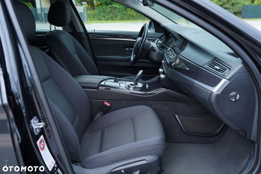 BMW Seria 5 520d Touring Sport Line - 23