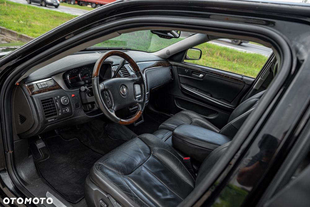 Cadillac DTS - 16