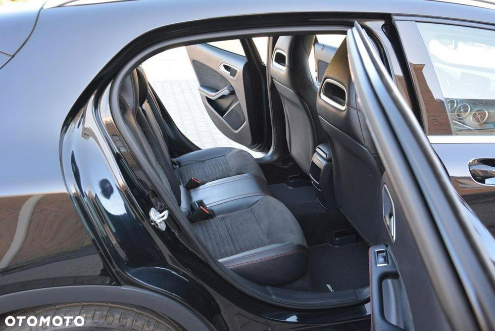 Mercedes-Benz GLA 200 AMG Line - 16