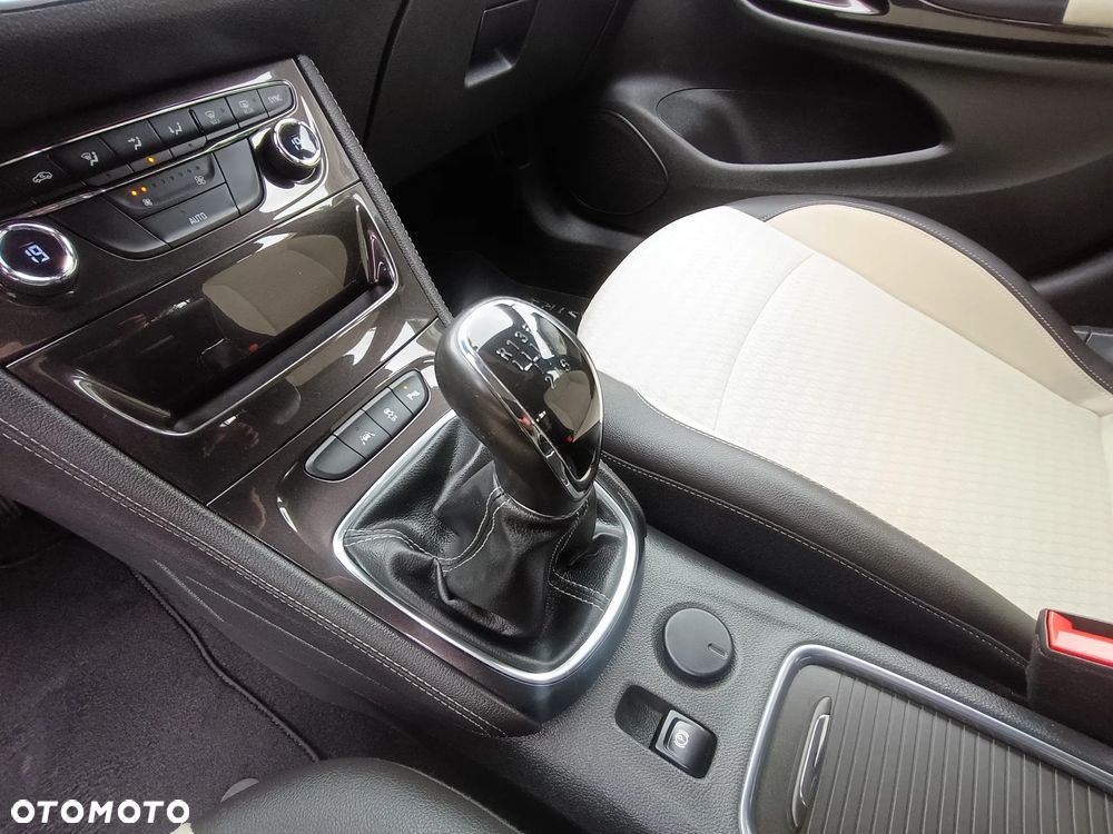 Opel Astra 1.4 Turbo Business - 31