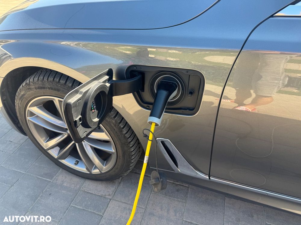 BMW Seria 7 740e iPerformance - 40