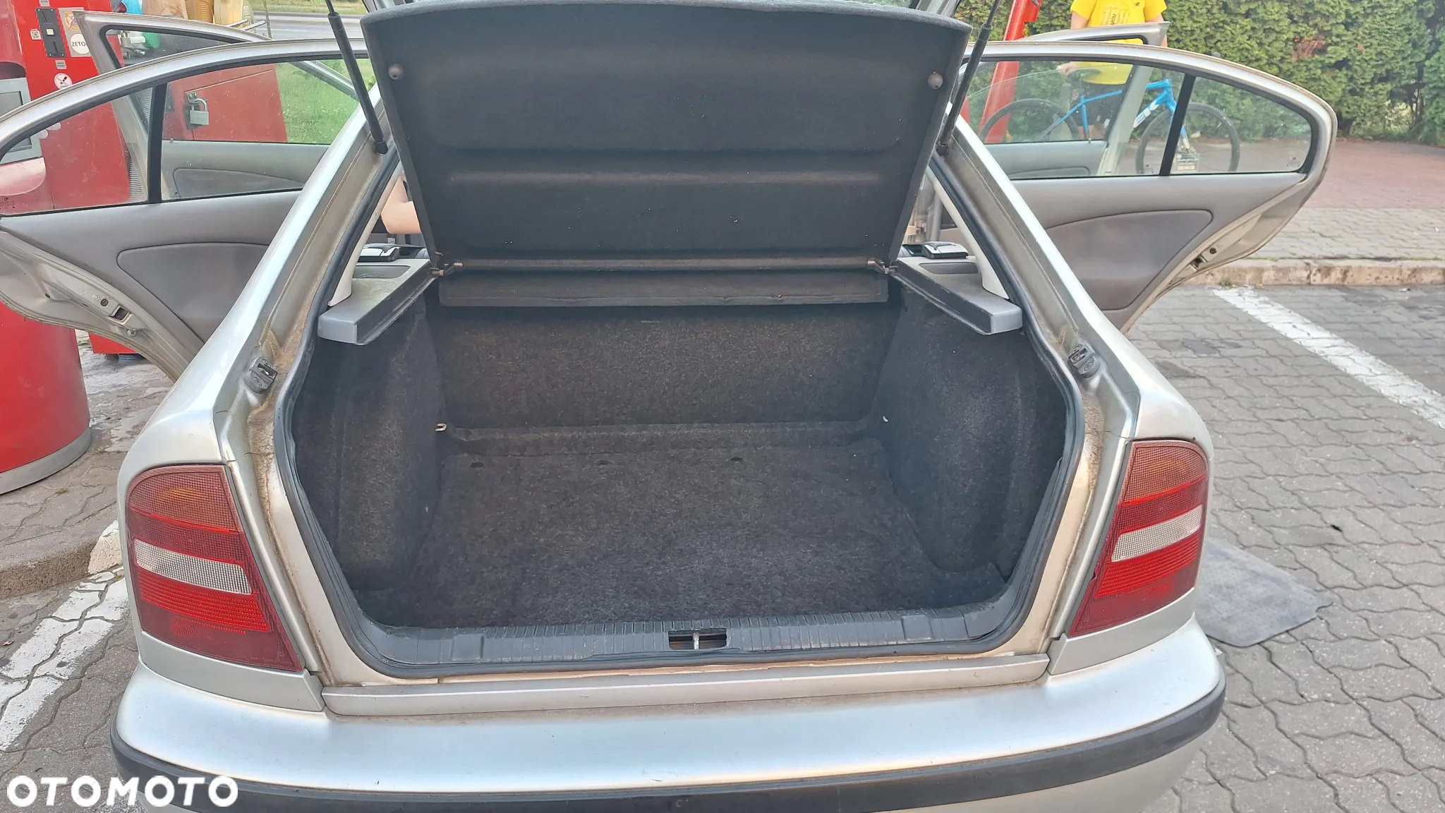 Skoda Octavia 1.6 LX - 12