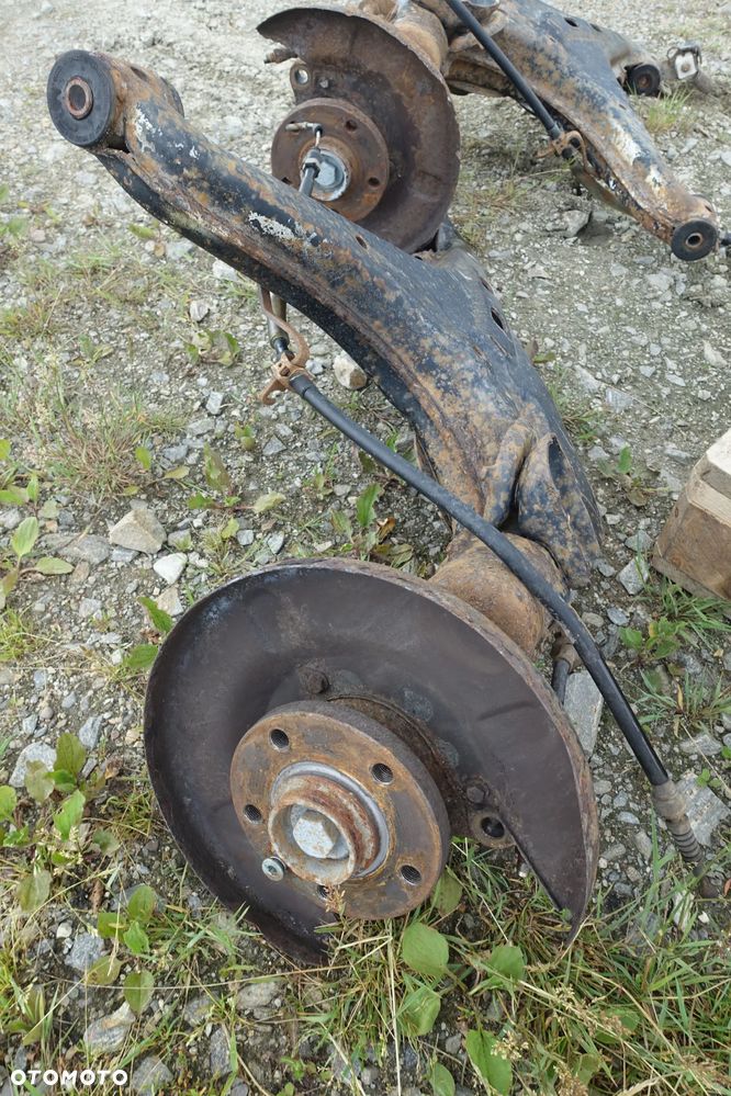 WAHACZ PIASTA ZWROTNICA TYŁ VW T4 Z ABS BEZ ABS - 8
