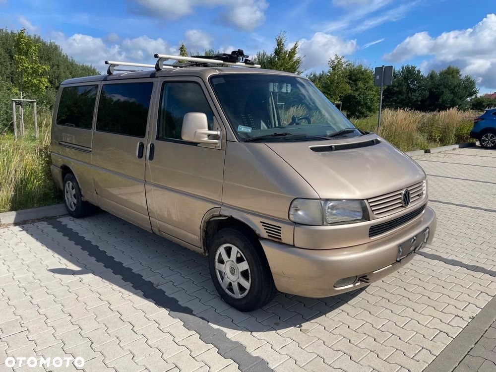 Volkswagen Caravelle - 1