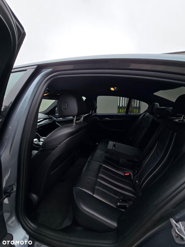 BMW Seria 5 530e iPerformance M Sport sport - 30