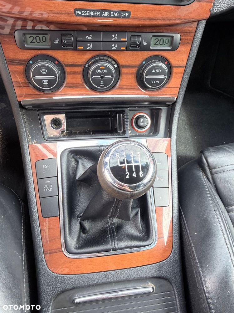 Volkswagen Passat 2.0 TDI Highline - 17