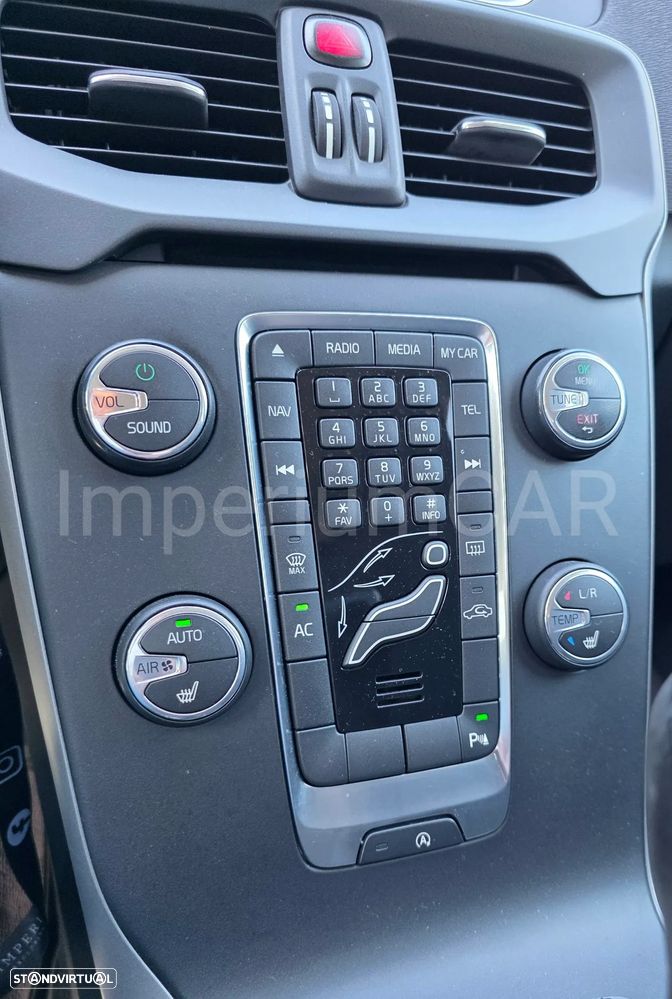 Volvo V40 Cross Country D2 Momentum - 19