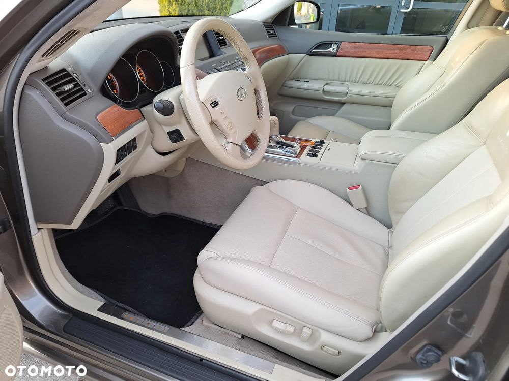 Infiniti M - 16
