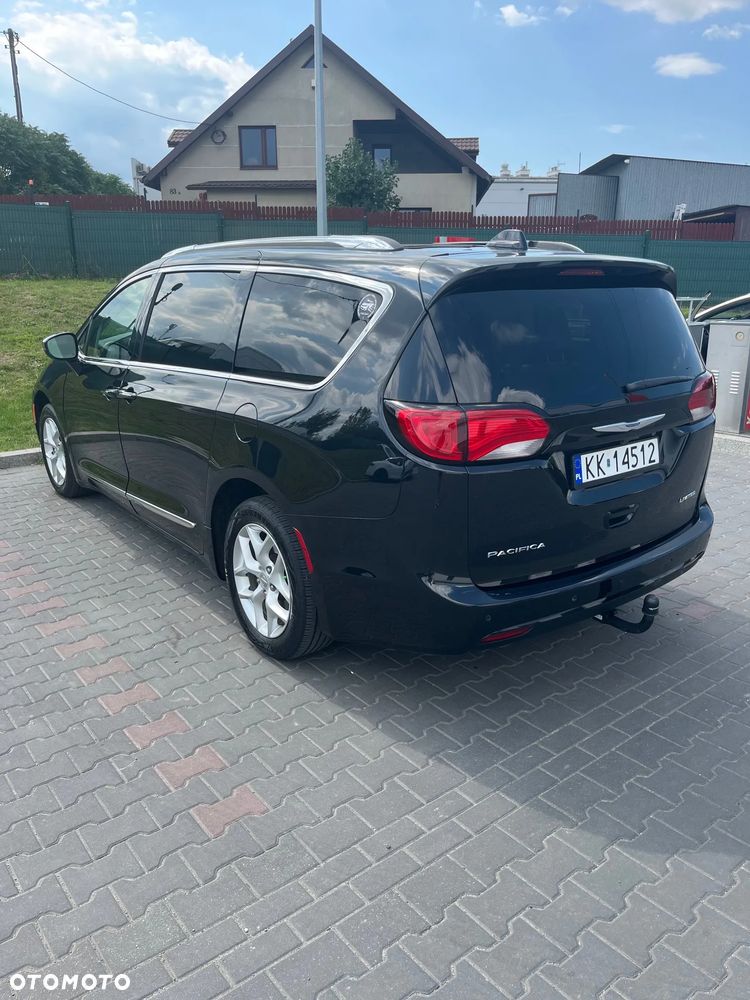 Chrysler Pacifica - 2