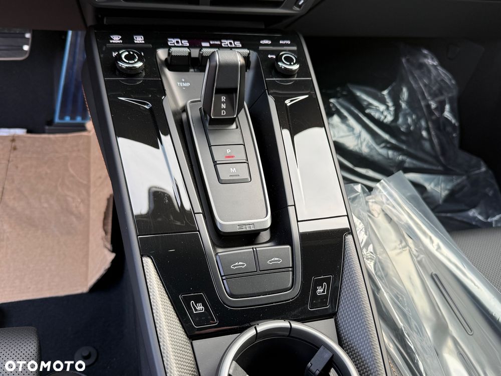 Porsche 911 Targa 4 GTS PDK - 28