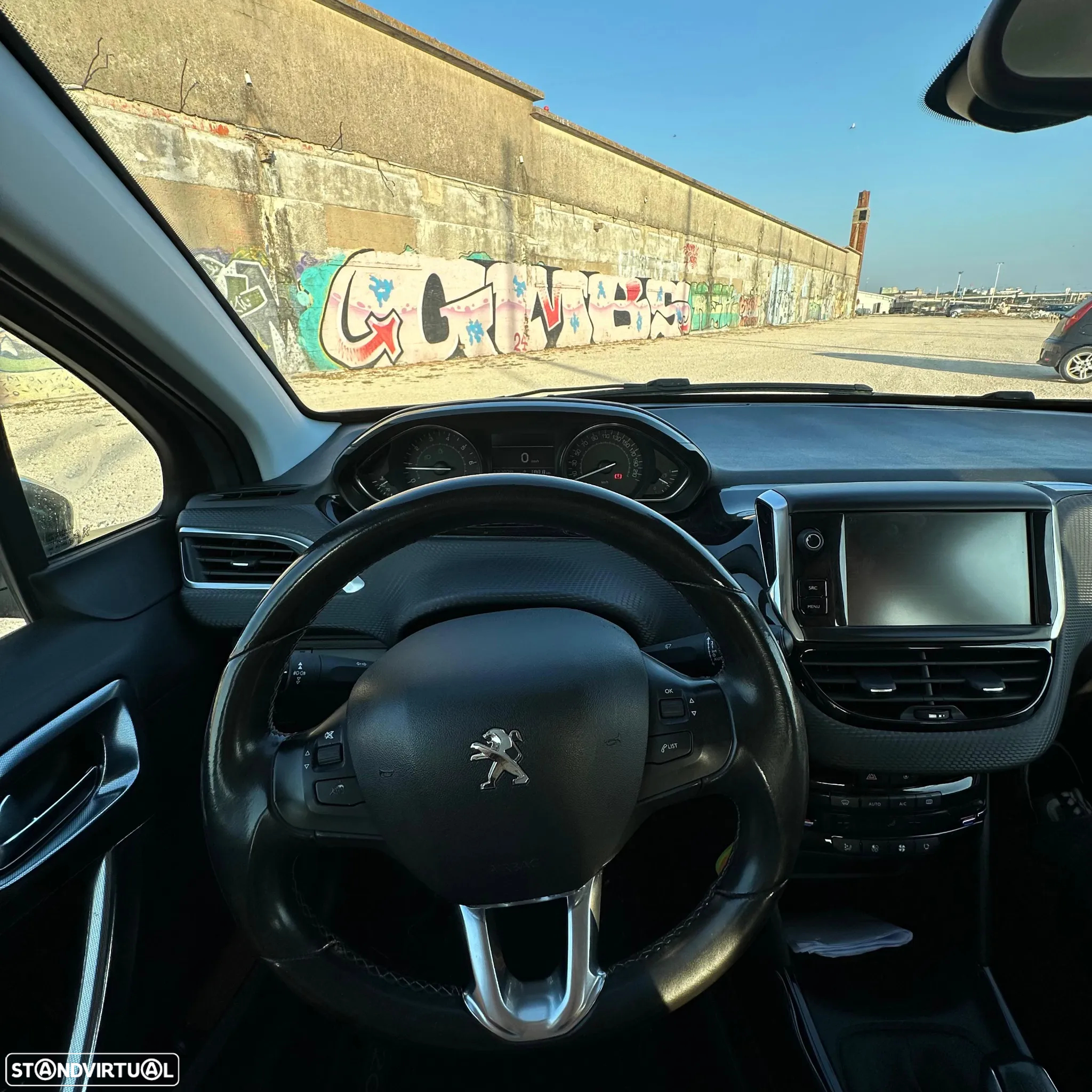 Peugeot 2008 1.2 PureTech Allure - 8